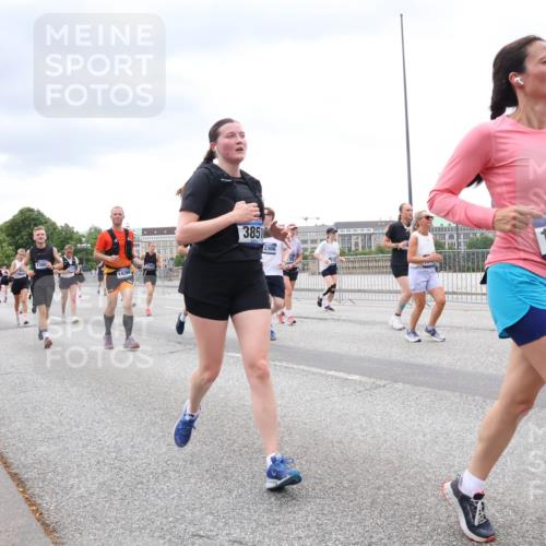 29.06.2025 - hella hamburg halbmarathon Lena Gebhardt http://msf.ph/oto/8322473 29.06.2025 10:57:29 Lombardsbrücke 15041, 14366, 3851, 2306, 1791, 1123, 1242, 1248, 1265, 1643, 2041, 2370, 2567, 2871, 3191, 3195, 3385, 3388, 3433, 3470, 3723, 3750, 3851, 3954, 4086, 4106, 4180, 4197, 4241, 4485, 4521, 4611, 4830, 4998, 5057, 5117, 5316, 5632, 5639, 5736, 5738, 6053, 6827, 6832, 6857, 6916, 6981, 7172, 7592, 7720, 7728, 7787, 7964, 8035, 8039, 8159, 8224, 8287, 8386, 8540, 8546, 8552, 8679, 8708, 8851, 8853, 8873, 9059, 9110, 9233, 9298, 9299, 9318, 9496, 9613 meine-sportfotos.de