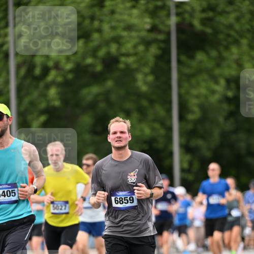 29.06.2025 - hella hamburg halbmarathon Dr. Thomas Lammeyer http://msf.ph/oto/8322478 29.06.2025 10:39:21 Kennedybrücke 1417, 1497, 1821, 1849, 2265, 2482, 3130, 3170, 3409, 3958, 4333, 4564, 4696, 4884, 5027, 5793, 6335, 6365, 6379, 6397, 6571, 6746, 6803, 6859, 7020, 7386, 7733, 8249, 8369, 9164, 9248, 9342, 10335, 10358, 10393, 10464, 10606, 11320 meine-sportfotos.de