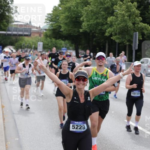 29.06.2025 - hella hamburg halbmarathon Jannik Wohlers http://msf.ph/oto/8322540 29.06.2025 10:39:36 Lombardsbrücke 1058, 1076, 1291, 1586, 1691, 1899, 2254, 2313, 2866, 2888, 3882, 3883, 3884, 4173, 4471, 5229, 5654, 5877, 5901, 6097, 6548, 6698, 6750, 6890, 7045, 7455, 7456, 8107, 8612, 8622, 8815, 8865, 8866, 9080, 9187, 9195, 9292, 9495, 10648, 10806, 10818, 10901, 10939, 11188, 11242, 11244, 11874, 12414, 12883, 12906, 13577, 13644, 14327, 14578, 15111, 16532, 16784, 18157, 19163 meine-sportfotos.de