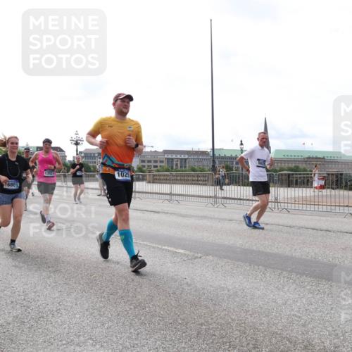 29.06.2025 - hella hamburg halbmarathon Lena Gebhardt http://msf.ph/oto/8322551 29.06.2025 10:23:00 Lombardsbrücke 12190, 6801, 13921, 1029, 5629, 1029, 1853, 2294, 2479, 2766, 2886, 2925, 3003, 3029, 3034, 3430, 3600, 3601, 4190, 4266, 4793, 5223, 5343, 5629, 5798, 6502, 6578, 6784, 6785, 6849, 6899, 7188, 7190, 7266, 7276, 7529, 7891, 7925, 8355, 8687, 8688, 8716, 8918, 8920, 8931, 9133, 9256, 9301, 9877, 9913, 10205, 10739, 10826, 12025, 12073, 12190, 12265, 13560, 13921, 14041, 14338, 14525, 14801, 16416, 16558, 17013, 17099, 17207, 17299 meine-sportfotos.de