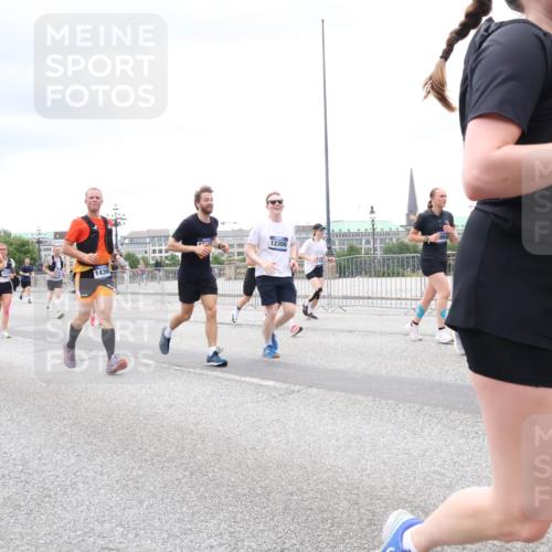 29.06.2025 - hella hamburg halbmarathon Lena Gebhardt http://msf.ph/oto/8322560 29.06.2025 10:57:29 Lombardsbrücke 12306, 1560, 14366, 18870, 1123, 1242, 1248, 1265, 1643, 2041, 2370, 2567, 2871, 3191, 3195, 3385, 3388, 3433, 3470, 3723, 3750, 3851, 3954, 4086, 4106, 4180, 4197, 4241, 4485, 4521, 4611, 4830, 4998, 5057, 5117, 5316, 5632, 5639, 5736, 5738, 6053, 6827, 6832, 6857, 6916, 6981, 7172, 7592, 7720, 7728, 7787, 7964, 8035, 8039, 8159, 8224, 8287, 8386, 8540, 8546, 8552, 8679, 8708, 8851, 8853, 8873, 9059, 9110, 9233, 9298, 9299, 9318, 9496, 9613 meine-sportfotos.de