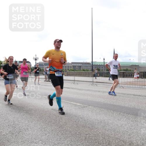 29.06.2025 - hella hamburg halbmarathon Lena Gebhardt http://msf.ph/oto/8322575 29.06.2025 10:23:00 Lombardsbrücke 12190, 15469, 361, 16801, 1029, 5629, 1029, 1853, 2294, 2479, 2766, 2886, 2925, 3003, 3029, 3034, 3430, 3600, 3601, 4190, 4266, 4793, 5223, 5343, 5629, 5798, 6502, 6578, 6784, 6785, 6849, 6899, 7188, 7190, 7266, 7276, 7529, 7891, 7925, 8355, 8687, 8688, 8716, 8918, 8920, 8931, 9133, 9256, 9301, 9877, 9913, 10205, 10739, 10826, 12025, 12073, 12190, 12265, 13560, 13921, 14041, 14338, 14525, 14801, 16416, 16558, 17013, 17099, 17207, 17299 meine-sportfotos.de