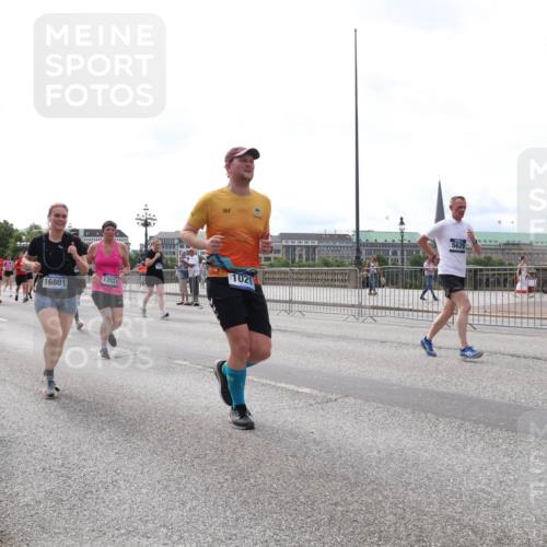 29.06.2025 - hella hamburg halbmarathon Lena Gebhardt http://msf.ph/oto/8322605 29.06.2025 10:23:00 Lombardsbrücke 12190, 15463, 16801, 361, 13921, 1029, 5629, 1029, 1853, 2294, 2479, 2766, 2886, 2925, 3003, 3029, 3034, 3430, 3600, 3601, 4190, 4266, 4793, 5223, 5343, 5629, 5798, 6502, 6578, 6784, 6785, 6849, 6899, 7188, 7190, 7266, 7276, 7529, 7891, 7925, 8355, 8687, 8688, 8716, 8918, 8920, 8931, 9133, 9256, 9301, 9877, 9913, 10205, 10739, 10826, 12025, 12073, 12190, 12265, 13560, 13921, 14041, 14338, 14525, 14801, 16416, 16558, 17013, 17099, 17207, 17299 meine-sportfotos.de
