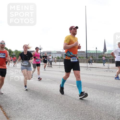 29.06.2025 - hella hamburg halbmarathon Lena Gebhardt http://msf.ph/oto/8322633 29.06.2025 10:23:00 Lombardsbrücke 12190, 16801, 13921, 1029, 5629, 1029, 1853, 2294, 2479, 2766, 2886, 2925, 3003, 3029, 3034, 3430, 3600, 3601, 4190, 4266, 4793, 5223, 5343, 5629, 5798, 6502, 6578, 6784, 6785, 6849, 6899, 7188, 7190, 7266, 7276, 7529, 7891, 7925, 8355, 8687, 8688, 8716, 8918, 8920, 8931, 9133, 9256, 9301, 9877, 9913, 10205, 10739, 10826, 12025, 12073, 12190, 12265, 13560, 13921, 14041, 14338, 14525, 14801, 16416, 16558, 17013, 17099, 17207, 17299 meine-sportfotos.de