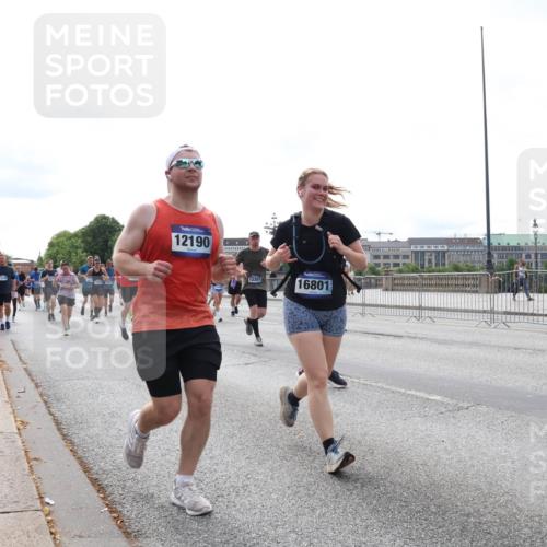 29.06.2025 - hella hamburg halbmarathon Lena Gebhardt http://msf.ph/oto/8322694 29.06.2025 10:23:01 Lombardsbrücke 12190, 12207, 16801, 361, 102, 1029, 1853, 2294, 2479, 2766, 2886, 2925, 3003, 3029, 3034, 3600, 3601, 4190, 4266, 4793, 5223, 5343, 5629, 5798, 6502, 6578, 6784, 6785, 6849, 6899, 7188, 7190, 7266, 7276, 7529, 7891, 7925, 8355, 8687, 8688, 8716, 8918, 8920, 8931, 9133, 9256, 9301, 9877, 9913, 10205, 10739, 10826, 12025, 12073, 12190, 12265, 13560, 13921, 14041, 14338, 14525, 14801, 16416, 16558, 17013, 17099, 17207, 17299, 17719 meine-sportfotos.de