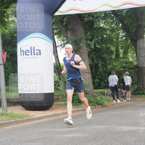 29.06.2025 - hella hamburg halbmarathon KatJ http://msf.ph/oto/8322699 29.06.2025 10:16:40 Zwischen KM18-KM19 7380 meine-sportfotos.de