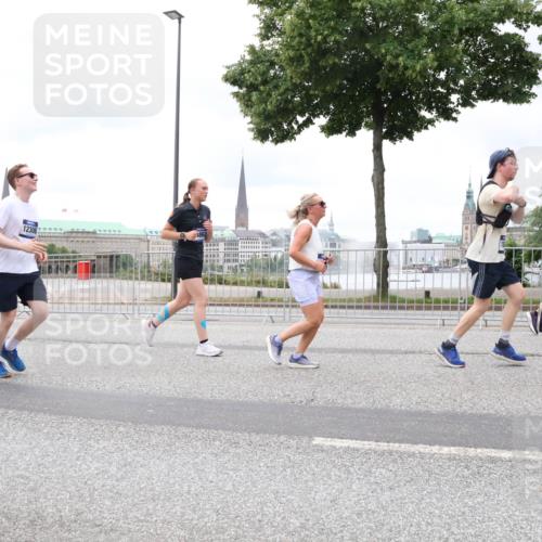 29.06.2025 - hella hamburg halbmarathon Lena Gebhardt http://msf.ph/oto/8322714 29.06.2025 10:57:30 Lombardsbrücke 5738, 12306, 1123, 1242, 1248, 1265, 1643, 2015, 2041, 2370, 2567, 2871, 3191, 3195, 3385, 3388, 3433, 3470, 3723, 3750, 3851, 3954, 4059, 4086, 4106, 4180, 4197, 4241, 4485, 4521, 4611, 4830, 4998, 5057, 5117, 5316, 5632, 5639, 5736, 5738, 6053, 6827, 6832, 6857, 6916, 6981, 7172, 7592, 7720, 7728, 7787, 8035, 8039, 8159, 8224, 8287, 8386, 8540, 8546, 8552, 8679, 8708, 8851, 8853, 8873, 9059, 9110, 9233, 9298, 9299, 9318, 9496, 9613 meine-sportfotos.de