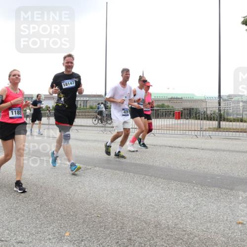 29.06.2025 - hella hamburg halbmarathon Lena Gebhardt http://msf.ph/oto/8322733 29.06.2025 10:47:19 Lombardsbrücke 11378, 1185, 18147, 4239, 1073, 1185, 1286, 1363, 1434, 1463, 1523, 1593, 1607, 1704, 1720, 1961, 2148, 2211, 2327, 2407, 2537, 2555, 2556, 2665, 2882, 2981, 2994, 3339, 3823, 4037, 4184, 4239, 4325, 4483, 4806, 4895, 4974, 4975, 5111, 5114, 5621, 5622, 5796, 5895, 5953, 6255, 6256, 6485, 6496, 6879, 6995, 7073, 7403, 7430, 7431, 7630, 7631, 8105, 8131, 8270, 8486, 8684, 8706, 8915, 8953, 8967, 9018, 11351, 11458, 11730, 11738 meine-sportfotos.de