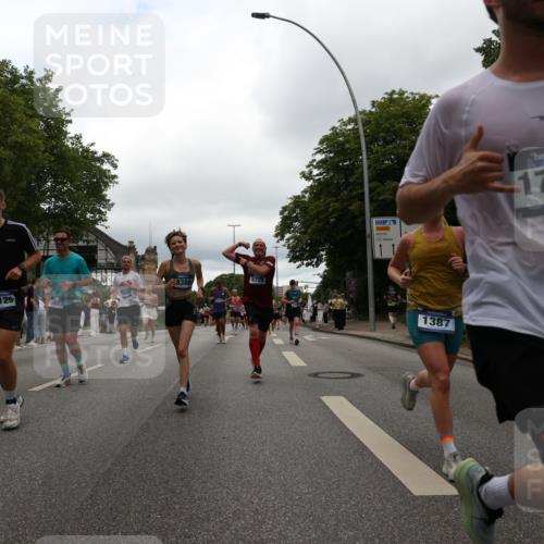 29.06.2025 - hella hamburg halbmarathon Yannick Fuchs http://msf.ph/oto/8322739 29.06.2025 10:51:17 20KM 1200, 1239, 1387, 1563, 1715, 1719, 1972, 2282, 2417, 2652, 3575, 4261, 5015, 5134, 5391, 5457, 5458, 5728, 6720, 6892, 7159, 7269, 8744, 9577, 10383, 10408, 11043, 11832, 12144, 12509, 12773, 12774, 13245, 13376, 13523, 13664, 14361, 14737, 14881, 14951, 15090, 15110, 15125, 15189, 15220, 15349, 15664, 16093, 16418, 16830, 16909, 17201, 17758, 17769, 17828, 17848, 18388 meine-sportfotos.de