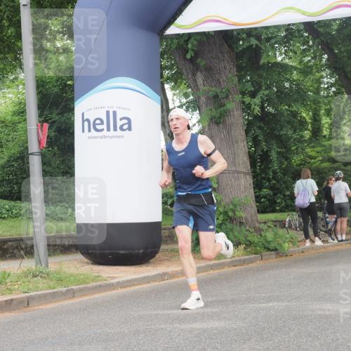 29.06.2025 - hella hamburg halbmarathon KatJ http://msf.ph/oto/8322740 29.06.2025 10:16:40 Zwischen KM18-KM19 7380 meine-sportfotos.de