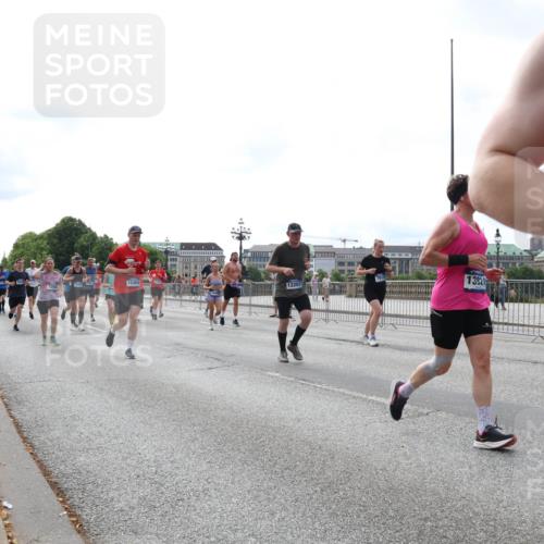 29.06.2025 - hella hamburg halbmarathon Lena Gebhardt http://msf.ph/oto/8322769 29.06.2025 10:23:01 Lombardsbrücke 15469, 12207, 13921, 1029, 1853, 2294, 2479, 2766, 2886, 2925, 3003, 3029, 3034, 3600, 3601, 4190, 4266, 4793, 5223, 5343, 5629, 5798, 6502, 6578, 6784, 6785, 6849, 6899, 7188, 7190, 7266, 7276, 7529, 7891, 7925, 8355, 8687, 8688, 8716, 8918, 8920, 8931, 9133, 9256, 9301, 9877, 9913, 10205, 10739, 10826, 12025, 12073, 12190, 12265, 13560, 13921, 14041, 14338, 14525, 14801, 16416, 16558, 17013, 17099, 17207, 17299, 17719 meine-sportfotos.de