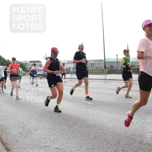 29.06.2025 - hella hamburg halbmarathon Lena Gebhardt http://msf.ph/oto/8322771 29.06.2025 10:37:37 Lombardsbrücke 14130, 3230, 1022, 1276, 1337, 1475, 1597, 1799, 1819, 1985, 2016, 2031, 2072, 2199, 2272, 2480, 2486, 2640, 2853, 3230, 3246, 3633, 4097, 4347, 4733, 5139, 5146, 5171, 5186, 5522, 5560, 5790, 5875, 5940, 6243, 6362, 6821, 6955, 7085, 7124, 7235, 7321, 7350, 7544, 7696, 7707, 7777, 7823, 8811, 8843, 8985, 9247, 9288, 9524, 9895, 10159, 10506, 10836, 11087, 11543, 12123, 12254, 12472, 12824, 16680, 17798 meine-sportfotos.de