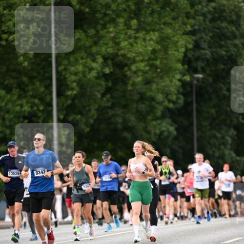 29.06.2025 - hella hamburg halbmarathon Dr. Thomas Lammeyer http://msf.ph/oto/8322803 29.06.2025 10:39:22 Kennedybrücke 1417, 1497, 1821, 1849, 2198, 2265, 2482, 3170, 3409, 3958, 4333, 4564, 4696, 4884, 5027, 5793, 6335, 6365, 6379, 6397, 6571, 6746, 6803, 6859, 7020, 7386, 7733, 8249, 8369, 9164, 9248, 9342, 10335, 10358, 10393, 10464, 10606, 11320 meine-sportfotos.de