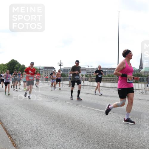 29.06.2025 - hella hamburg halbmarathon Lena Gebhardt http://msf.ph/oto/8322813 29.06.2025 10:23:02 Lombardsbrücke 13248, 15469, 12207, 7919, 1029, 1853, 2294, 2479, 2766, 2886, 2925, 3003, 3029, 3034, 3600, 3601, 4190, 4266, 4793, 5223, 5343, 5629, 5798, 6502, 6578, 6784, 6785, 6849, 6899, 7188, 7190, 7266, 7276, 7529, 7891, 7925, 8355, 8687, 8688, 8716, 8918, 8920, 8931, 9133, 9256, 9301, 9877, 9913, 10205, 10739, 10826, 11798, 12025, 12073, 12190, 12265, 13560, 13921, 14041, 14338, 14525, 14801, 14821, 16416, 16558, 17013, 17099, 17207, 17299, 17719 meine-sportfotos.de