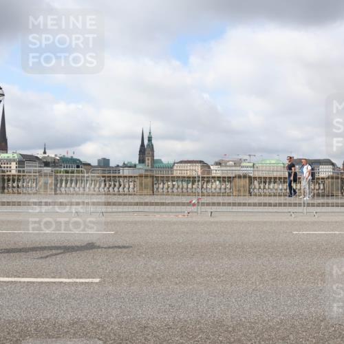 29.06.2025 - hella hamburg halbmarathon Lena Gebhardt http://msf.ph/oto/8322815 29.06.2025 09:08:09 Lombardsbrücke  meine-sportfotos.de