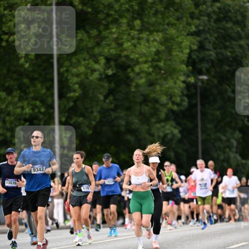 29.06.2025 - hella hamburg halbmarathon Dr. Thomas Lammeyer http://msf.ph/oto/8322849 29.06.2025 10:39:22 Kennedybrücke 1417, 1497, 1821, 1849, 2198, 2265, 2482, 3170, 3409, 3958, 4333, 4564, 4696, 4884, 5027, 5793, 6335, 6365, 6379, 6397, 6571, 6746, 6803, 6859, 7020, 7386, 7733, 8249, 8369, 9164, 9248, 9342, 10335, 10358, 10393, 10464, 10606, 11320 meine-sportfotos.de