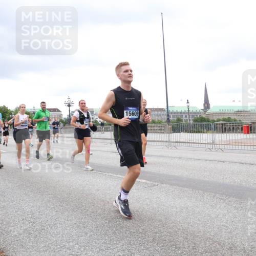 29.06.2025 - hella hamburg halbmarathon Lena Gebhardt http://msf.ph/oto/8322961 29.06.2025 10:57:32 Lombardsbrücke 9824, 20, 150, 15609, 1123, 1242, 1248, 1265, 1643, 2015, 2041, 2370, 2451, 2567, 2871, 3191, 3195, 3385, 3388, 3433, 3470, 3723, 3750, 3851, 3954, 4059, 4086, 4106, 4180, 4197, 4241, 4485, 4521, 4611, 4830, 4998, 5057, 5117, 5316, 5632, 5639, 5736, 5738, 6053, 6827, 6832, 6857, 6916, 6981, 7172, 7592, 7720, 7728, 7787, 8035, 8039, 8159, 8224, 8287, 8386, 8540, 8546, 8552, 8679, 8708, 8851, 8853, 8873, 9059, 9110, 9233, 9318, 9394, 9496, 9613 meine-sportfotos.de