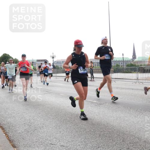 29.06.2025 - hella hamburg halbmarathon Lena Gebhardt http://msf.ph/oto/8322972 29.06.2025 10:37:38 Lombardsbrücke 3230, 14130, 21, 5180, 6032, 1022, 1276, 1337, 1475, 1578, 1597, 1799, 1819, 1985, 2016, 2031, 2199, 2272, 2480, 2486, 2640, 2853, 3230, 3246, 3633, 4097, 4347, 4733, 5139, 5146, 5171, 5186, 5522, 5560, 5790, 5875, 5940, 6243, 6362, 6821, 6955, 7085, 7124, 7235, 7321, 7350, 7544, 7696, 7707, 7777, 7823, 8811, 8843, 8985, 9247, 9288, 9524, 9895, 10159, 10506, 10836, 11087, 11543, 12123, 12254, 12472, 12824, 16680, 17798 meine-sportfotos.de