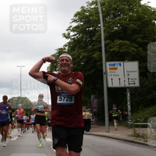 29.06.2025 - hella hamburg halbmarathon Yannick Fuchs http://msf.ph/oto/8322986 29.06.2025 10:51:17 20KM 1200, 1239, 1387, 1563, 1715, 1719, 1972, 2282, 2417, 2652, 3575, 4261, 5015, 5134, 5391, 5457, 5458, 5728, 6720, 6892, 7159, 7269, 8744, 9577, 10383, 10408, 11043, 11832, 12144, 12509, 12773, 12774, 13245, 13376, 13523, 13664, 14361, 14737, 14881, 14951, 15090, 15110, 15125, 15189, 15220, 15349, 15664, 16093, 16418, 16830, 16909, 17201, 17758, 17769, 17828, 17848, 18388 meine-sportfotos.de