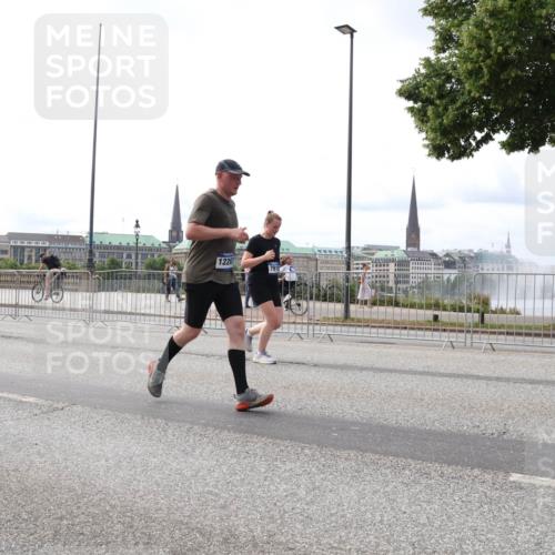 29.06.2025 - hella hamburg halbmarathon Lena Gebhardt http://msf.ph/oto/8322992 29.06.2025 10:23:03 Lombardsbrücke 21, 5, 15469, 1220, 1029, 1362, 1853, 2294, 2479, 2766, 2925, 3003, 3029, 3034, 3600, 3601, 4190, 4266, 4728, 4793, 5223, 5343, 5629, 5798, 6502, 6578, 6784, 6785, 6849, 7188, 7190, 7266, 7276, 7529, 7891, 7925, 8355, 8687, 8688, 8716, 8918, 8920, 9133, 9256, 9301, 9877, 9913, 10205, 10739, 10826, 11798, 12025, 12073, 12190, 12265, 13560, 13921, 14041, 14338, 14525, 14801, 14821, 16416, 16558, 17013, 17099, 17207, 17299, 17719 meine-sportfotos.de