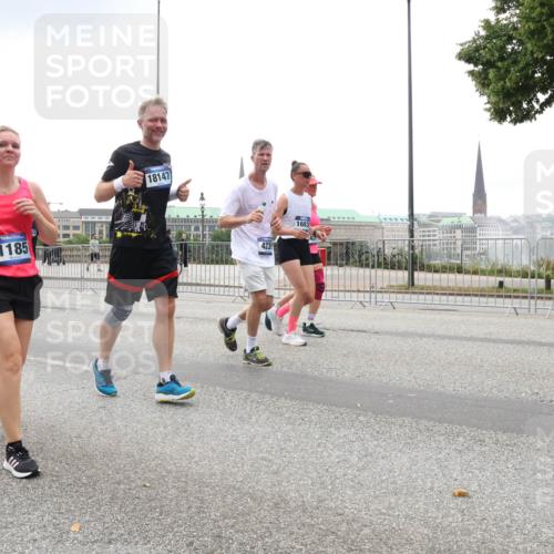 29.06.2025 - hella hamburg halbmarathon Lena Gebhardt http://msf.ph/oto/8323014 29.06.2025 10:47:19 Lombardsbrücke 1378, 1185, 18147, 4239, 1683, 1073, 1185, 1286, 1363, 1434, 1463, 1523, 1593, 1607, 1704, 1720, 1961, 2148, 2211, 2327, 2407, 2537, 2555, 2556, 2665, 2882, 2981, 2994, 3339, 3823, 4037, 4184, 4239, 4325, 4483, 4806, 4895, 4974, 4975, 5111, 5114, 5621, 5622, 5796, 5895, 5953, 6255, 6256, 6485, 6496, 6879, 6995, 7073, 7403, 7430, 7431, 7630, 7631, 8105, 8131, 8270, 8486, 8684, 8706, 8915, 8953, 8967, 9018, 11351, 11458, 11730, 11738 meine-sportfotos.de