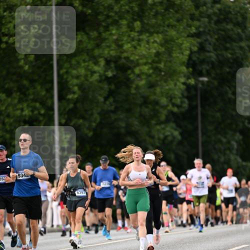 29.06.2025 - hella hamburg halbmarathon Dr. Thomas Lammeyer http://msf.ph/oto/8323020 29.06.2025 10:39:22 Kennedybrücke 1417, 1497, 1821, 1849, 2198, 2265, 2482, 3170, 3409, 3958, 4333, 4564, 4696, 4884, 5027, 5793, 6335, 6365, 6379, 6397, 6571, 6746, 6803, 6859, 7020, 7386, 7733, 8249, 8369, 9164, 9248, 9342, 10335, 10358, 10393, 10464, 10606, 11320 meine-sportfotos.de