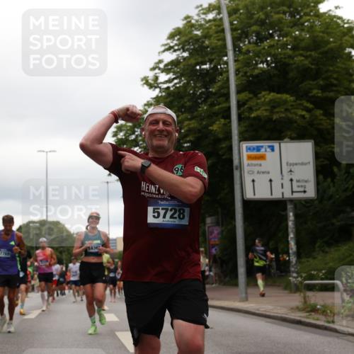 29.06.2025 - hella hamburg halbmarathon Yannick Fuchs http://msf.ph/oto/8323071 29.06.2025 10:51:18 20KM 1200, 1239, 1387, 1563, 1715, 1719, 1972, 2236, 2282, 2417, 2652, 3575, 4261, 5015, 5134, 5391, 5457, 5458, 5728, 6720, 6892, 7159, 7269, 8744, 9577, 10383, 10408, 11832, 12144, 12509, 12773, 12774, 13245, 13376, 13523, 13664, 14361, 14737, 14881, 14951, 15090, 15110, 15125, 15189, 15220, 15349, 15664, 16093, 16418, 16830, 16909, 17201, 17758, 17769, 17848, 18388 meine-sportfotos.de