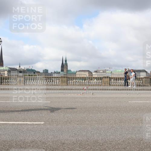 29.06.2025 - hella hamburg halbmarathon Lena Gebhardt http://msf.ph/oto/8323072 29.06.2025 09:08:09 Lombardsbrücke 2471 meine-sportfotos.de