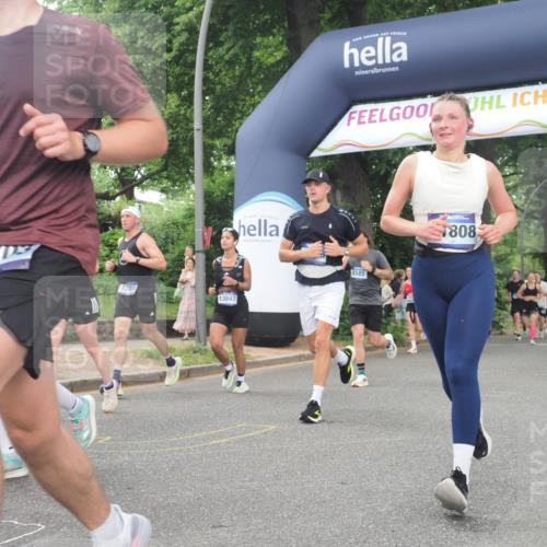 29.06.2025 - hella hamburg halbmarathon KatJ http://msf.ph/oto/8323074 29.06.2025 10:46:10 Zwischen KM18-KM19 3425, 3983, 4502, 6997, 7065, 7287, 8585 meine-sportfotos.de