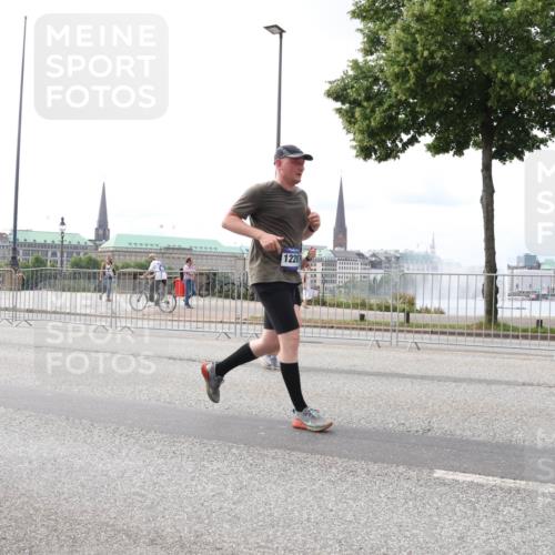 29.06.2025 - hella hamburg halbmarathon Lena Gebhardt http://msf.ph/oto/8323078 29.06.2025 10:23:04 Lombardsbrücke 15469, 12202, 1029, 1362, 1853, 2294, 2479, 2766, 2925, 3003, 3029, 3034, 3600, 3601, 4190, 4266, 4728, 4793, 5223, 5343, 5629, 6502, 6578, 6784, 6785, 6849, 7188, 7190, 7266, 7276, 7529, 7891, 7925, 8355, 8687, 8688, 8716, 8918, 8920, 9133, 9256, 9301, 9877, 9913, 10205, 10739, 10826, 11798, 12025, 12073, 12190, 12265, 13560, 13921, 14041, 14338, 14525, 14801, 14821, 16416, 16558, 17013, 17099, 17207, 17299, 17719 meine-sportfotos.de