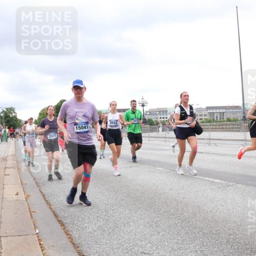 29.06.2025 - hella hamburg halbmarathon Lena Gebhardt http://msf.ph/oto/8323094 29.06.2025 10:57:32 Lombardsbrücke 9824, 2041, 5019, 8552, 15041, 1123, 1242, 1248, 1265, 1643, 2015, 2041, 2370, 2451, 2567, 2871, 3191, 3195, 3385, 3388, 3433, 3470, 3723, 3750, 3851, 3954, 4059, 4086, 4106, 4180, 4197, 4241, 4485, 4521, 4611, 4830, 4998, 5057, 5117, 5316, 5632, 5639, 5736, 5738, 6053, 6827, 6832, 6857, 6916, 6981, 7172, 7592, 7720, 7728, 7787, 8035, 8039, 8159, 8224, 8287, 8386, 8540, 8546, 8552, 8679, 8708, 8851, 8853, 8873, 9059, 9110, 9233, 9318, 9394, 9496, 9613 meine-sportfotos.de
