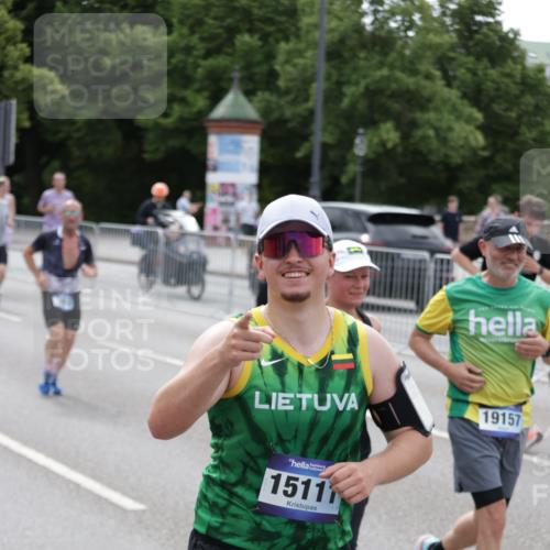 29.06.2025 - hella hamburg halbmarathon Jannik Wohlers http://msf.ph/oto/8323101 29.06.2025 10:39:38 Lombardsbrücke 1058, 1076, 1291, 1586, 1691, 1899, 2019, 2254, 2313, 2866, 2888, 3515, 3607, 3882, 3883, 3884, 4173, 4471, 5229, 5263, 5654, 5877, 5901, 6097, 6548, 6698, 6750, 6890, 6920, 7045, 7455, 7456, 8107, 8612, 8622, 8815, 8865, 8866, 9080, 9187, 9195, 9292, 9495, 10648, 10806, 10818, 10901, 10939, 10953, 11188, 11242, 11244, 11874, 12414, 12883, 12906, 13005, 13069, 13577, 13644, 14327, 14578, 15111, 16532, 16784, 18157, 19163 meine-sportfotos.de
