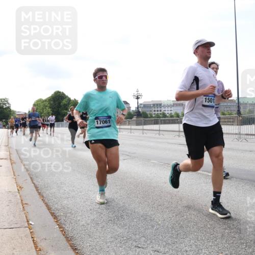 29.06.2025 - hella hamburg halbmarathon Lena Gebhardt http://msf.ph/oto/8323115 29.06.2025 10:12:49 Lombardsbrücke 17061, 1501, 23, 1020, 1051, 1249, 1610, 1785, 1850, 1851, 1939, 2531, 2891, 2942, 2963, 2964, 3182, 3248, 3262, 4453, 4499, 4532, 4554, 5150, 5166, 5597, 5598, 6207, 6822, 6966, 7014, 7873, 7907, 8398, 8405, 8917, 8971, 9141, 9254, 9405, 10067, 10402, 10581, 10685, 11025, 11720, 12456, 13566, 13816, 14404, 14540, 14868, 14869, 15012, 15369, 15531, 16255, 16323, 16473, 16826, 16911, 17061, 17699, 17994, 18178, 18320, 18493, 18530 meine-sportfotos.de