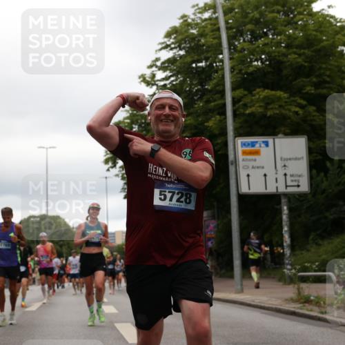 29.06.2025 - hella hamburg halbmarathon Yannick Fuchs http://msf.ph/oto/8323121 29.06.2025 10:51:18 20KM 1200, 1239, 1387, 1563, 1715, 1719, 1972, 2236, 2282, 2417, 2652, 3575, 4261, 5015, 5134, 5391, 5457, 5458, 5728, 6720, 6892, 7159, 7269, 8744, 9577, 10383, 10408, 11832, 12144, 12509, 12773, 12774, 13245, 13376, 13523, 13664, 14361, 14737, 14881, 14951, 15090, 15110, 15125, 15189, 15220, 15349, 15664, 16093, 16418, 16830, 16909, 17201, 17758, 17769, 17848, 18388 meine-sportfotos.de