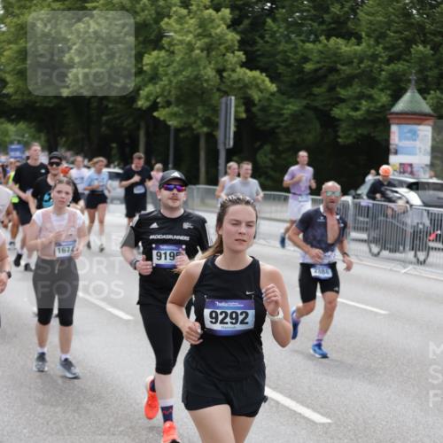 29.06.2025 - hella hamburg halbmarathon Jannik Wohlers http://msf.ph/oto/8323187 29.06.2025 10:39:38 Lombardsbrücke 1058, 1076, 1291, 1586, 1691, 1899, 2019, 2254, 2313, 2866, 2888, 3515, 3607, 3882, 3883, 3884, 4173, 4471, 5229, 5263, 5654, 5877, 5901, 6097, 6548, 6698, 6750, 6890, 6920, 7045, 7455, 7456, 8107, 8612, 8622, 8815, 8865, 8866, 9080, 9187, 9195, 9292, 9495, 10648, 10806, 10818, 10901, 10939, 10953, 11188, 11242, 11244, 11874, 12414, 12883, 12906, 13005, 13069, 13577, 13644, 14327, 14578, 15111, 16532, 16784, 18157, 19163 meine-sportfotos.de