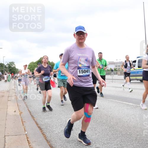29.06.2025 - hella hamburg halbmarathon Lena Gebhardt http://msf.ph/oto/8323239 29.06.2025 10:57:33 Lombardsbrücke 9824, 2041, 10, 15041, 1123, 1242, 1248, 1265, 1643, 2015, 2041, 2370, 2451, 2567, 2900, 3191, 3195, 3385, 3388, 3433, 3723, 3750, 3851, 3954, 4059, 4086, 4106, 4180, 4197, 4241, 4485, 4521, 4611, 4830, 4998, 5057, 5117, 5316, 5632, 5639, 5736, 5738, 6053, 6827, 6832, 6857, 6916, 7172, 7592, 7720, 7728, 7787, 8035, 8039, 8159, 8224, 8287, 8386, 8540, 8552, 8679, 8708, 8851, 8853, 8873, 9059, 9110, 9233, 9318, 9394, 9496, 9613 meine-sportfotos.de