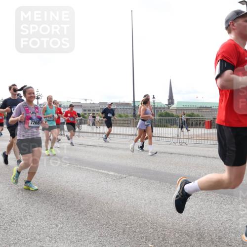 29.06.2025 - hella hamburg halbmarathon Lena Gebhardt http://msf.ph/oto/8323296 29.06.2025 10:23:04 Lombardsbrücke 4205, 1853, 17657, 7266, 6784, 1546, 1029, 1362, 1853, 2294, 2479, 2766, 2925, 3003, 3029, 3034, 3600, 3601, 4190, 4266, 4728, 4793, 5223, 5343, 5629, 6502, 6578, 6784, 6785, 6849, 7188, 7190, 7266, 7276, 7529, 7891, 7925, 8355, 8687, 8688, 8716, 8918, 8920, 9133, 9256, 9301, 9877, 9913, 10205, 10739, 10826, 11798, 12025, 12073, 12190, 12265, 13560, 13921, 14041, 14338, 14525, 14801, 14821, 16416, 16558, 17013, 17099, 17207, 17299, 17719 meine-sportfotos.de