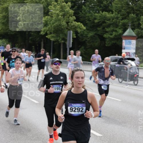 29.06.2025 - hella hamburg halbmarathon Jannik Wohlers http://msf.ph/oto/8323302 29.06.2025 10:39:39 Lombardsbrücke 1058, 1076, 1291, 1586, 1691, 1899, 2019, 2254, 2866, 2888, 3515, 3607, 3808, 3882, 3883, 3884, 4173, 4471, 5229, 5263, 5654, 5877, 5901, 6097, 6548, 6698, 6750, 6890, 6920, 7045, 7455, 7456, 8107, 8612, 8622, 8815, 8865, 8866, 9187, 9195, 9292, 9495, 10648, 10806, 10818, 10901, 10939, 10953, 11188, 11242, 11244, 11717, 11874, 12414, 12883, 12906, 13005, 13069, 13577, 13644, 14327, 14578, 15111, 16532, 16784, 18157, 19163 meine-sportfotos.de