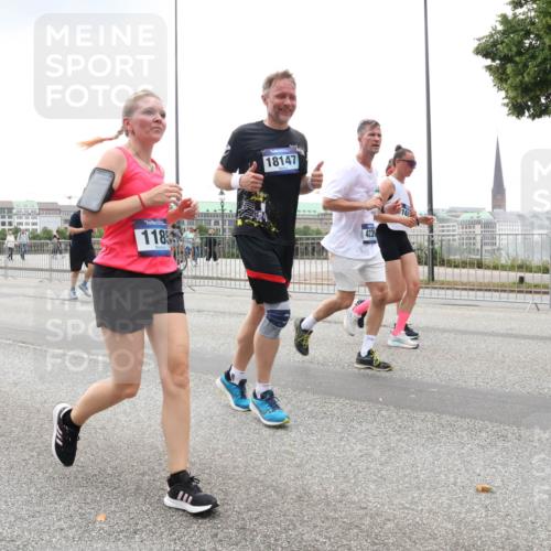 29.06.2025 - hella hamburg halbmarathon Lena Gebhardt http://msf.ph/oto/8323320 29.06.2025 10:47:20 Lombardsbrücke 11378, 118, 18147, 4239, 1073, 1185, 1286, 1434, 1463, 1523, 1593, 1607, 1704, 1720, 1961, 2148, 2211, 2327, 2407, 2537, 2555, 2556, 2665, 2882, 2981, 2994, 3339, 4037, 4184, 4239, 4325, 4423, 4483, 4806, 4895, 4974, 4975, 5111, 5114, 5621, 5622, 5796, 5895, 5953, 6255, 6256, 6485, 6496, 6879, 6995, 7073, 7403, 7430, 7431, 7630, 7631, 8105, 8131, 8270, 8486, 8684, 8706, 8915, 8953, 8967, 9018, 11351, 11458, 11730, 11738 meine-sportfotos.de