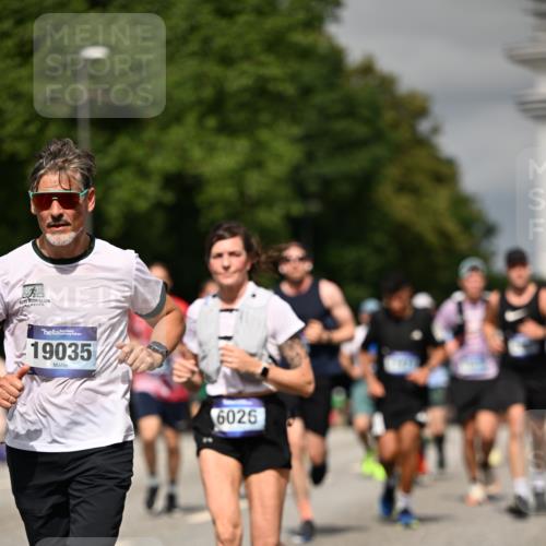 29.06.2025 - hella hamburg halbmarathon Dr. Thomas Lammeyer http://msf.ph/oto/8323344 29.06.2025 10:17:27 Kennedybrücke 1007, 1194, 1859, 1939, 2055, 2359, 2721, 2904, 2961, 2987, 3218, 3729, 4950, 5232, 6026, 6207, 7346, 7460, 8279, 8913, 9128, 9612 meine-sportfotos.de