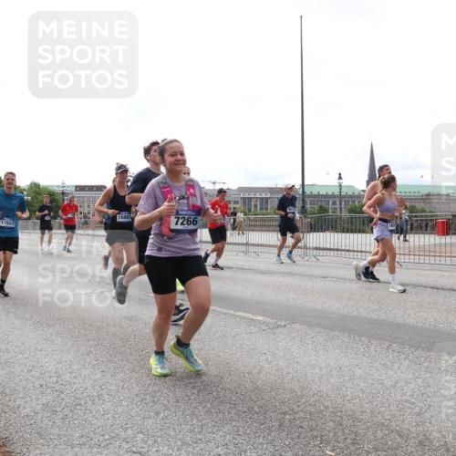 29.06.2025 - hella hamburg halbmarathon Lena Gebhardt http://msf.ph/oto/8323402 29.06.2025 10:23:05 Lombardsbrücke 16863, 15, 7266, 17657, 1029, 1362, 1853, 2294, 2766, 2925, 3003, 3029, 3034, 3600, 3601, 4190, 4266, 4728, 4793, 5223, 5343, 5629, 6502, 6578, 6784, 6785, 6849, 7188, 7190, 7266, 7276, 7529, 7891, 7925, 8355, 8687, 8688, 8716, 8918, 8920, 9133, 9256, 9301, 9877, 9913, 10205, 10739, 10826, 11798, 12025, 12073, 12190, 12265, 13560, 13921, 14041, 14338, 14525, 14801, 14821, 16416, 16558, 17013, 17099, 17207, 17299, 17719 meine-sportfotos.de