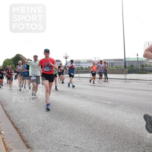 29.06.2025 - hella hamburg halbmarathon Lena Gebhardt http://msf.ph/oto/8323410 29.06.2025 10:37:38 Lombardsbrücke 67355, 3230, 14130, 51, 1022, 1276, 1337, 1475, 1578, 1597, 1799, 1819, 1985, 2016, 2031, 2199, 2272, 2480, 2486, 2640, 2853, 3230, 3246, 3633, 4097, 4347, 4733, 5139, 5146, 5171, 5186, 5522, 5560, 5790, 5875, 5940, 6243, 6362, 6821, 6955, 7085, 7124, 7235, 7321, 7350, 7544, 7696, 7707, 7777, 7823, 8811, 8843, 8985, 9247, 9288, 9524, 9895, 10159, 10506, 10836, 11087, 11543, 12123, 12254, 12472, 12824, 16680, 17798 meine-sportfotos.de