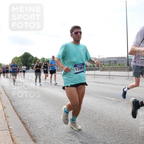 29.06.2025 - hella hamburg halbmarathon Lena Gebhardt http://msf.ph/oto/8323432 29.06.2025 10:12:50 Lombardsbrücke 1795, 17061, 110, 15012, 1020, 1051, 1249, 1610, 1785, 1850, 1851, 1939, 2531, 2891, 2942, 2963, 2964, 3182, 3248, 3262, 4453, 4499, 4532, 4554, 5150, 5166, 5597, 5598, 6207, 6822, 6966, 7014, 7873, 7907, 8398, 8405, 8917, 8971, 9141, 9254, 10067, 10402, 10581, 10685, 11025, 11720, 12456, 13566, 13816, 14404, 14540, 14868, 14869, 15012, 15369, 15531, 16255, 16323, 16473, 16826, 16911, 17061, 17699, 17994, 18178, 18320, 18493, 18530 meine-sportfotos.de