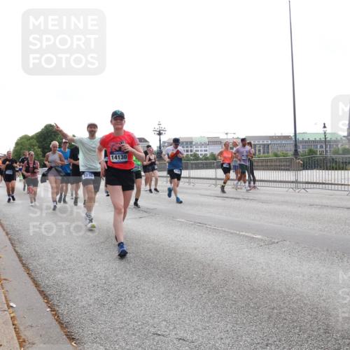 29.06.2025 - hella hamburg halbmarathon Lena Gebhardt http://msf.ph/oto/8323526 29.06.2025 10:37:38 Lombardsbrücke 3230, 14130, 955, 1022, 1276, 1337, 1475, 1578, 1597, 1799, 1819, 1985, 2016, 2031, 2199, 2272, 2480, 2486, 2640, 2853, 3230, 3246, 3633, 4097, 4347, 4733, 5139, 5146, 5171, 5186, 5522, 5560, 5790, 5875, 5940, 6243, 6362, 6821, 6955, 7085, 7124, 7235, 7321, 7350, 7544, 7696, 7707, 7777, 7823, 8811, 8843, 8985, 9247, 9288, 9524, 9895, 10159, 10506, 10836, 11087, 11543, 12123, 12254, 12472, 12824, 16680, 17798 meine-sportfotos.de