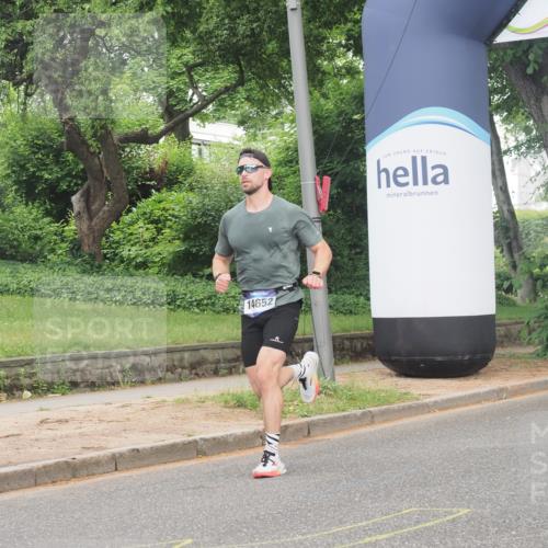 29.06.2025 - hella hamburg halbmarathon KatJ http://msf.ph/oto/8323551 29.06.2025 10:16:45 Zwischen KM18-KM19  meine-sportfotos.de