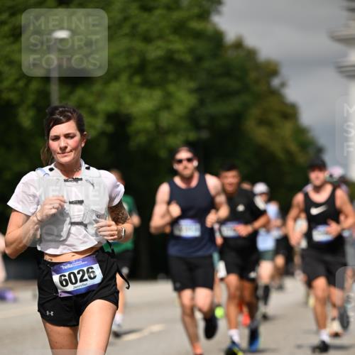 29.06.2025 - hella hamburg halbmarathon Dr. Thomas Lammeyer http://msf.ph/oto/8323558 29.06.2025 10:17:28 Kennedybrücke 1007, 1194, 1859, 1939, 2055, 2359, 2721, 2904, 2961, 2987, 3218, 3729, 4001, 4950, 5232, 6026, 6207, 7346, 7460, 8279, 8913, 9128, 9612 meine-sportfotos.de
