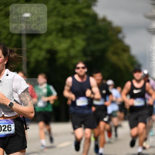 29.06.2025 - hella hamburg halbmarathon Dr. Thomas Lammeyer http://msf.ph/oto/8323580 29.06.2025 10:17:29 Kennedybrücke 1007, 1194, 1859, 1939, 2055, 2359, 2721, 2904, 2961, 2987, 3218, 3729, 4001, 4950, 5232, 6026, 6207, 7346, 7460, 7913, 8279, 8913, 9128, 9612, 9631 meine-sportfotos.de