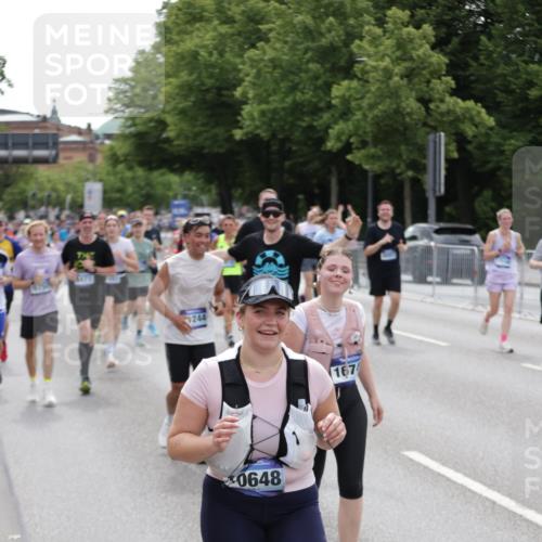 29.06.2025 - hella hamburg halbmarathon Jannik Wohlers http://msf.ph/oto/8323611 29.06.2025 10:39:40 Lombardsbrücke 1058, 1076, 1291, 1586, 1691, 1899, 2019, 2254, 2866, 2888, 3515, 3607, 3808, 3882, 3883, 3884, 4173, 4471, 5229, 5263, 5654, 5877, 5901, 6097, 6548, 6698, 6750, 6890, 6920, 7045, 7455, 7456, 8107, 8622, 8815, 8865, 8866, 9187, 9195, 9292, 9495, 10648, 10806, 10818, 10953, 11188, 11242, 11244, 11717, 11874, 12414, 12883, 12906, 13005, 13069, 13577, 13651, 14327, 14578, 15111, 16784, 18157, 19163 meine-sportfotos.de