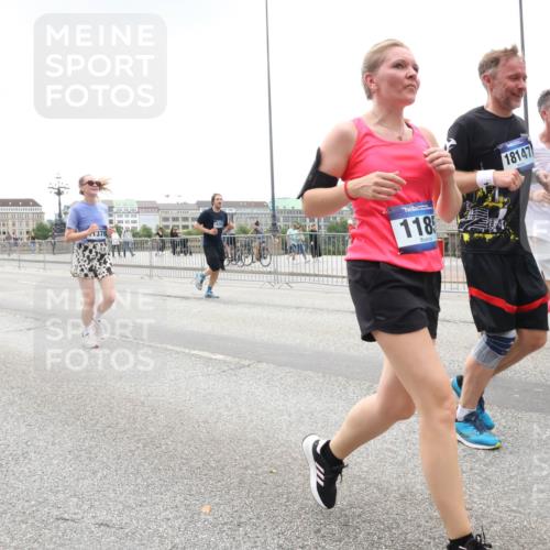 29.06.2025 - hella hamburg halbmarathon Lena Gebhardt http://msf.ph/oto/8323626 29.06.2025 10:47:20 Lombardsbrücke 17015, 1378, 118, 18147, 423, 16836, 1073, 1185, 1286, 1434, 1463, 1523, 1593, 1607, 1704, 1720, 1961, 2148, 2211, 2327, 2407, 2537, 2555, 2556, 2665, 2882, 2981, 2994, 3339, 4037, 4184, 4239, 4325, 4423, 4483, 4806, 4895, 4974, 4975, 5111, 5114, 5621, 5622, 5796, 5895, 5953, 6255, 6256, 6485, 6496, 6879, 6995, 7073, 7403, 7430, 7431, 7630, 7631, 8105, 8131, 8270, 8486, 8684, 8706, 8915, 8953, 8967, 9018, 11351, 11458, 11730, 11738 meine-sportfotos.de