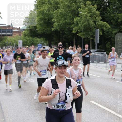 29.06.2025 - hella hamburg halbmarathon Jannik Wohlers http://msf.ph/oto/8323639 29.06.2025 10:39:40 Lombardsbrücke 1058, 1076, 1291, 1586, 1691, 1899, 2019, 2254, 2866, 2888, 3515, 3607, 3808, 3882, 3883, 3884, 4173, 4471, 5229, 5263, 5654, 5877, 5901, 6097, 6548, 6698, 6750, 6890, 6920, 7045, 7455, 7456, 8107, 8622, 8815, 8865, 8866, 9187, 9195, 9292, 9495, 10648, 10806, 10818, 10953, 11188, 11242, 11244, 11717, 11874, 12414, 12883, 12906, 13005, 13069, 13577, 13651, 14327, 14578, 15111, 16784, 18157, 19163 meine-sportfotos.de